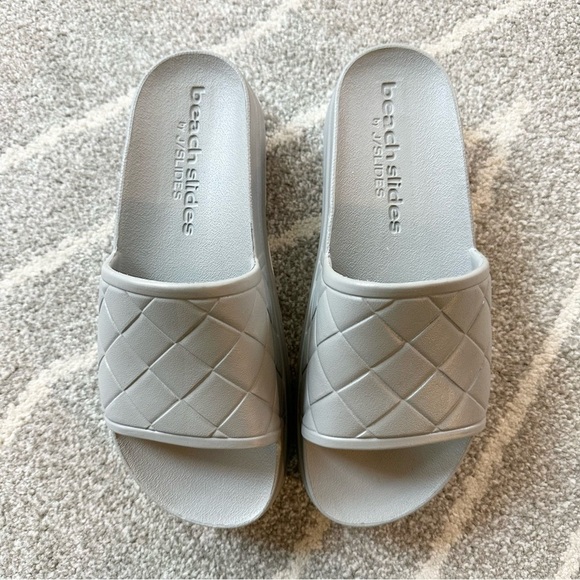 J/Slides Gray Stud EVA Beach Slides with Diamond Quilted Pattern - Picture 3 of 8